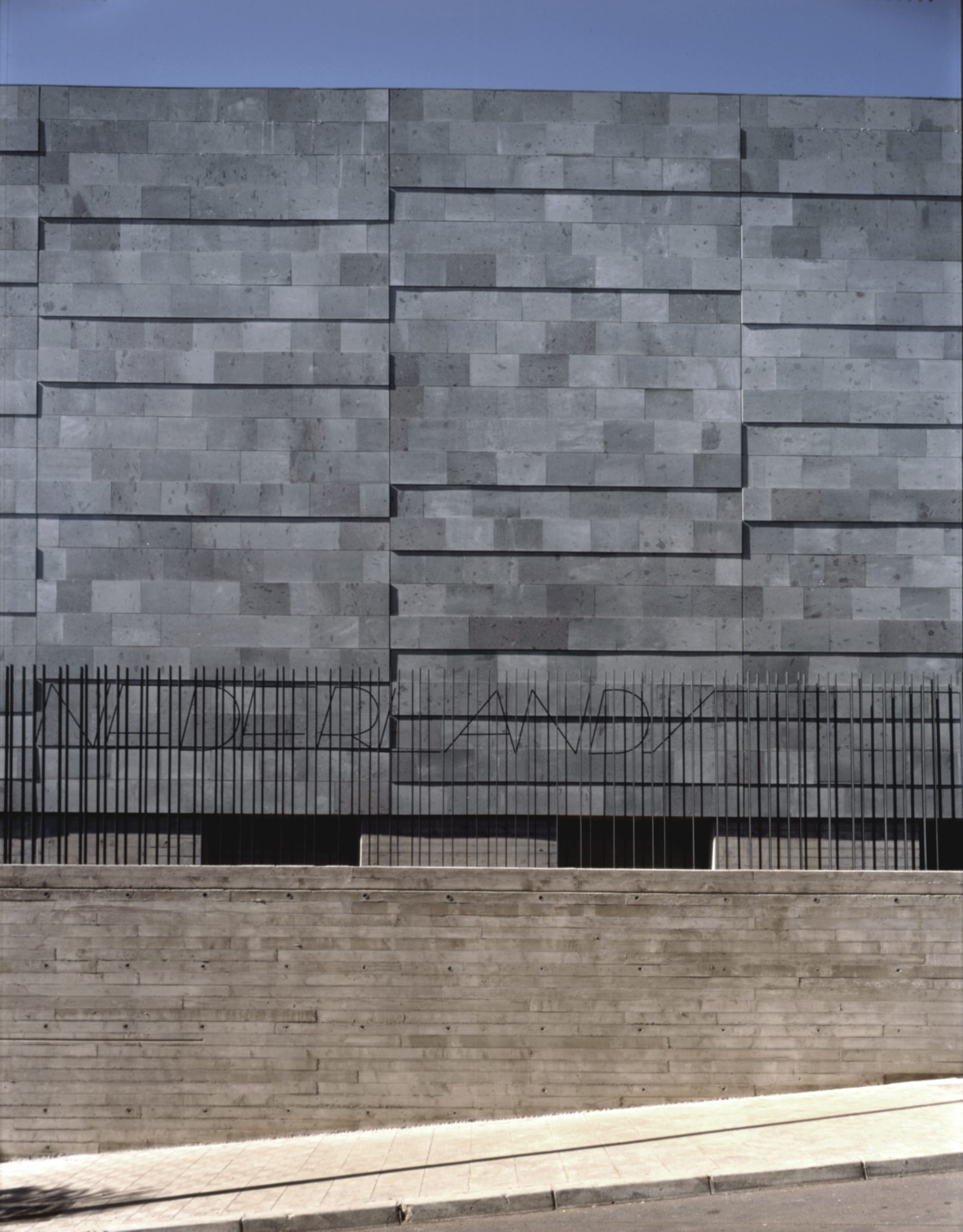 Escuela Oficial de Idiomas — imagen 7, público y cultural en La Verdellada, La Laguna, Tenerife · VDP Arquitectos