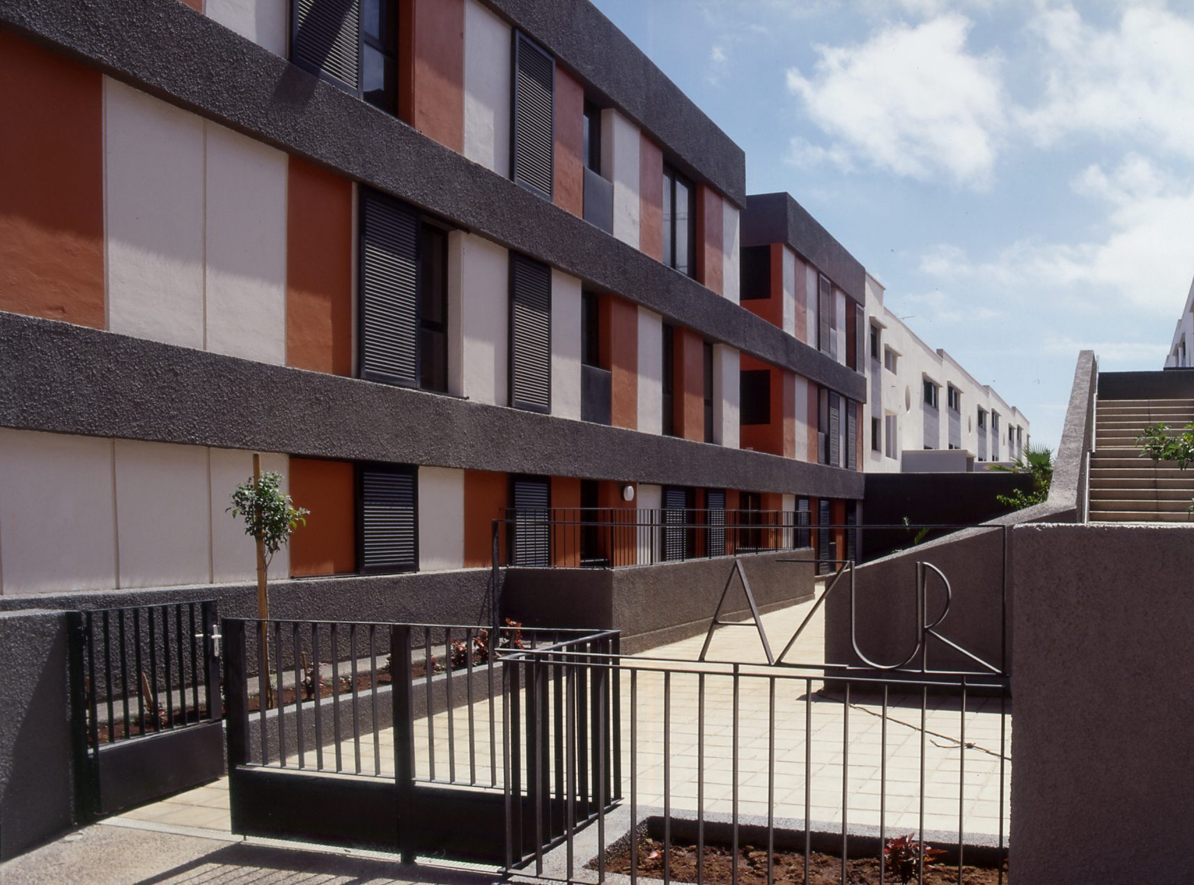 Edificio de 18 Viviendas V.P.O. — residencial en Polígono La Gallega, Santa Cruz de Tenerife · VDP Arquitectos