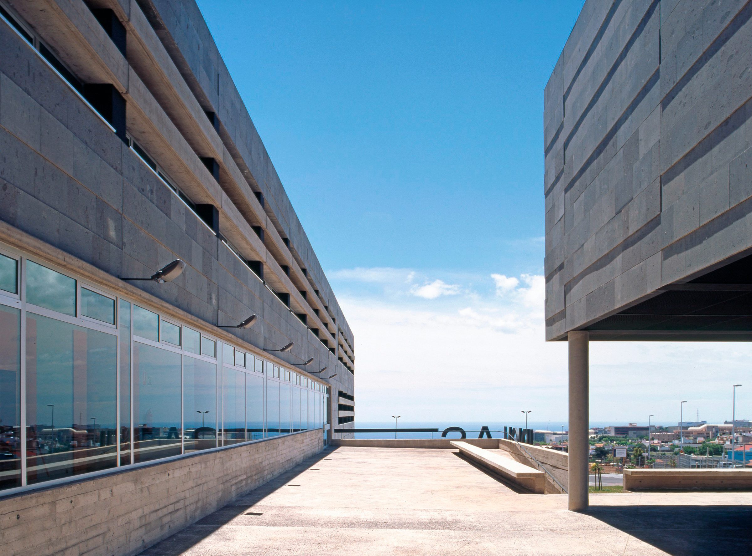 Escuela Oficial de Idiomas — imagen 5, público y cultural en La Verdellada, La Laguna, Tenerife · VDP Arquitectos