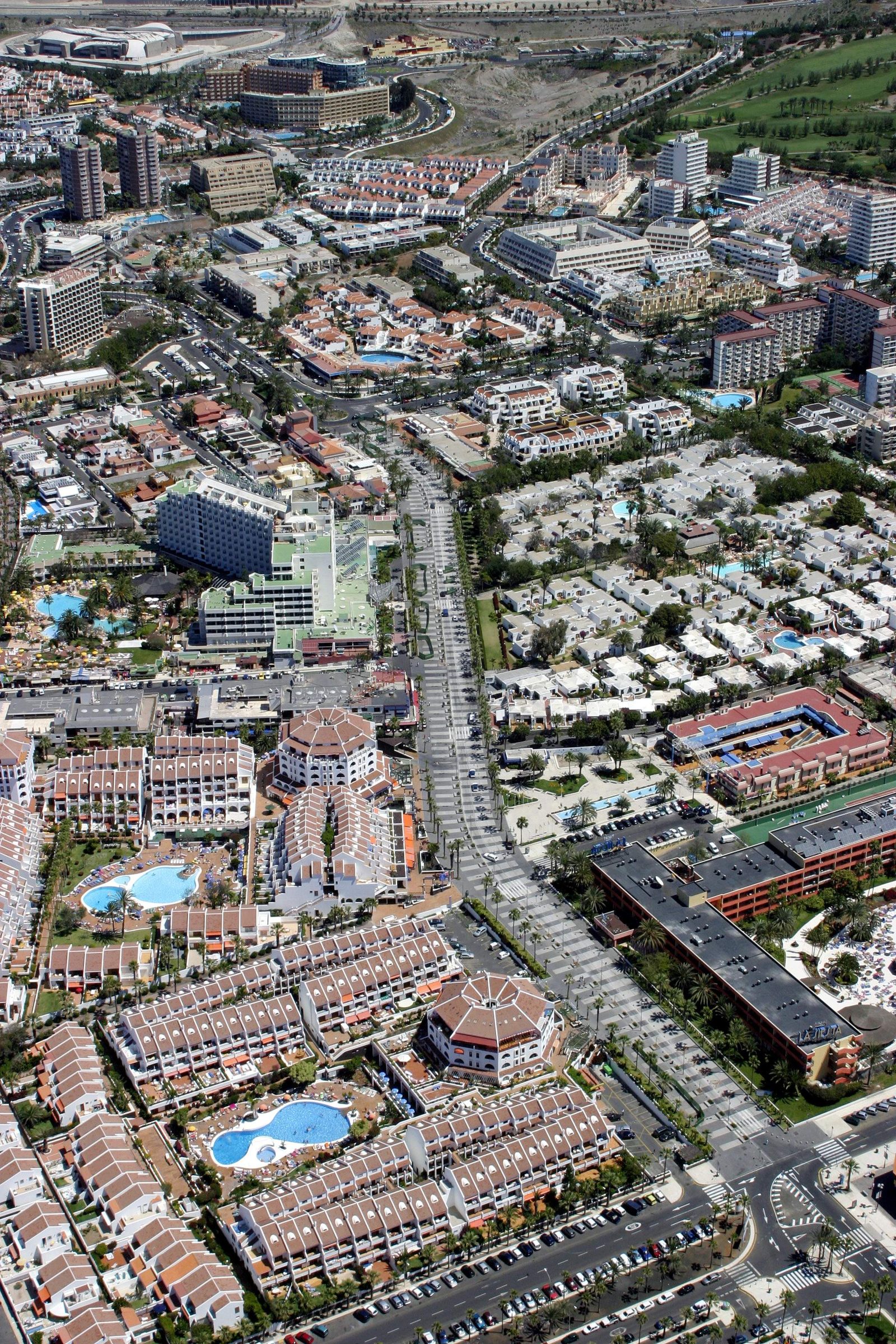 Remodelación de la Avenida Rafael Puig — imagen 1, espacios públicos en Arona y Adeje, Tenerife · VDP Arquitectos