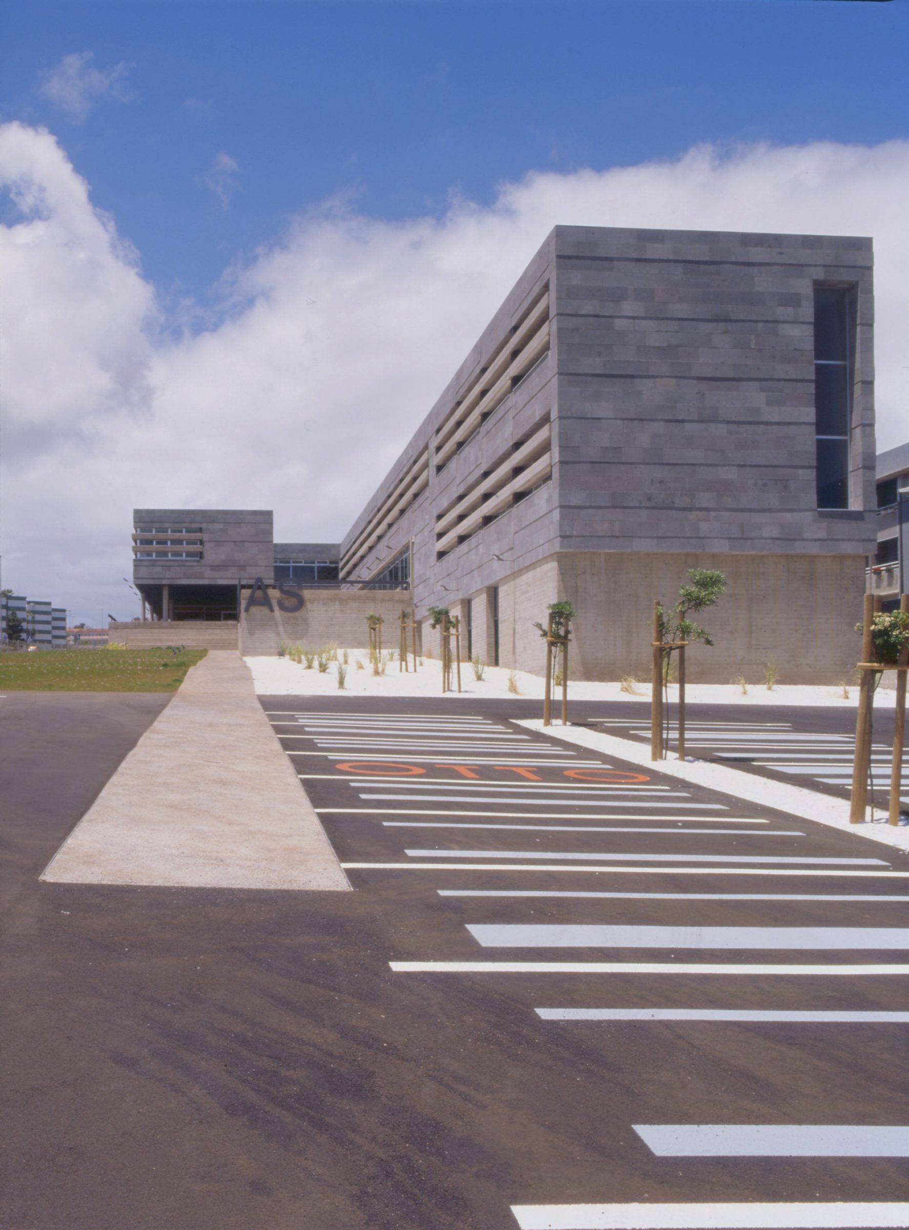 Escuela Oficial de Idiomas — imagen 6, público y cultural en La Verdellada, La Laguna, Tenerife · VDP Arquitectos